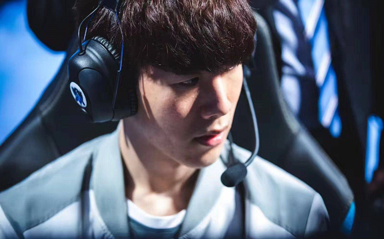 欧美权威媒体Dexerto选定2022 TOP5 最佳英雄联盟选手。其中TOP 3被LCK赛区包揽，4、5位来自LPL赛区。