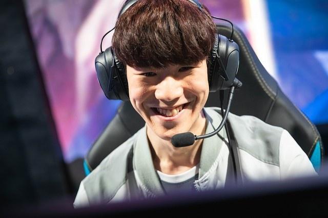 今日LPL赛前海报比拼：WBG断角 EDG旧物处理 RNG勇往直前